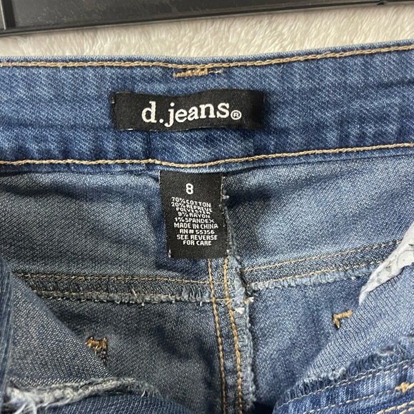 D. Jeans Classic Blue Jean Shorts - Picture 2 of 4